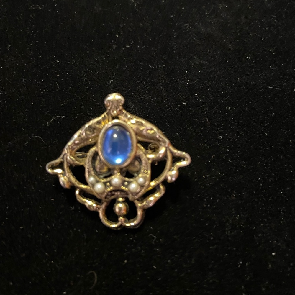 7 Brooches - Picture 7 of 7
